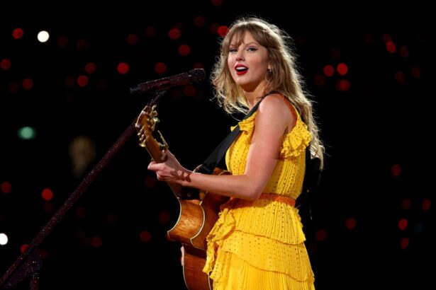 Taylor Swift Debuts 'Getaway Car', 'August' & 'The Other Side of the Door' Mashup Live in Melbourne: Watch