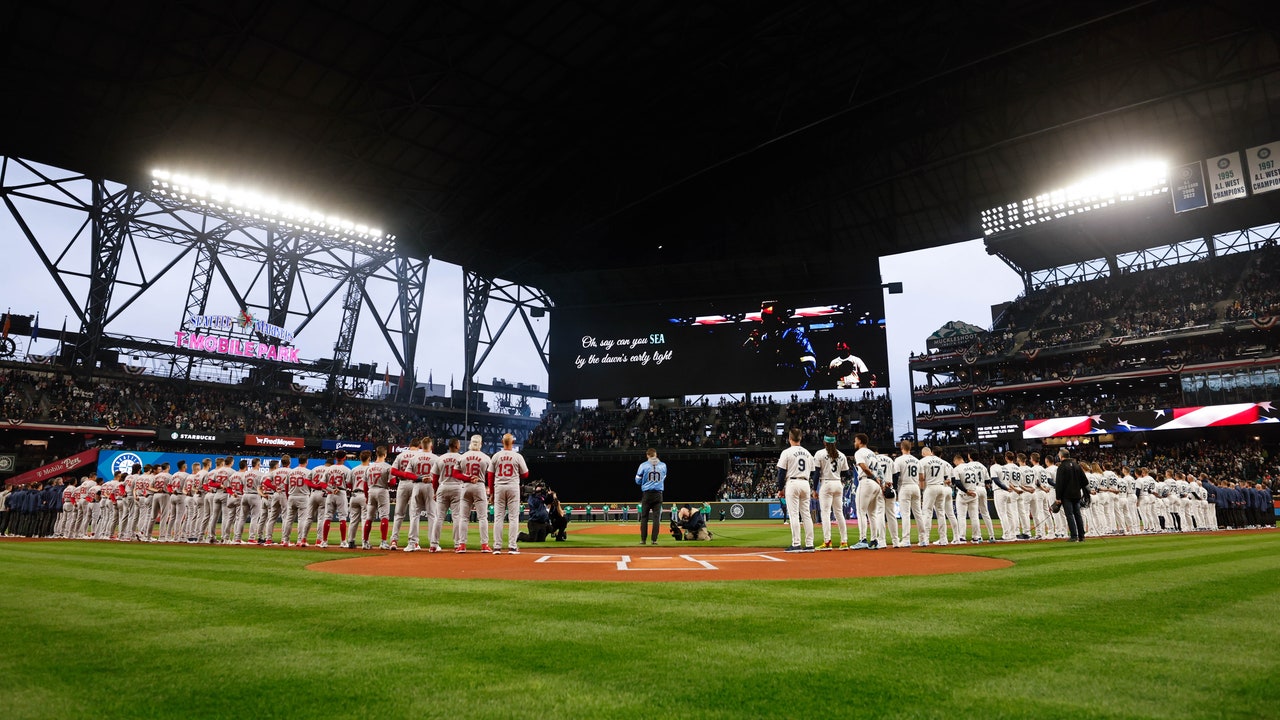 Watch Benjamin Gibbard perform the National Anthem at Seattle Mariners Opening Day 2024