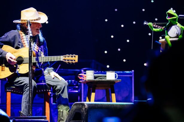 Willie Nelson Sings 'Rainbow Connection' With Kermit the Frog at Luck Reunion 2024: Watch