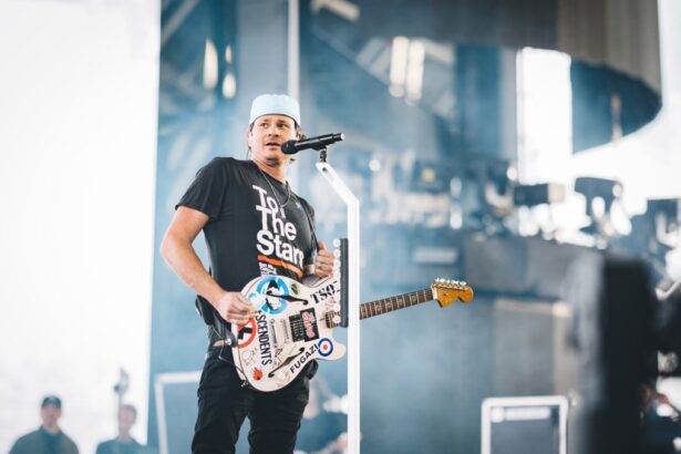 Blink-182's Tom DeLonge Unveils Signature Fender 'Starcaster' Guitar