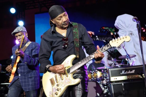 Ernie Isley receives Lifetime Achievement Award from Guitar Center Music Foundation