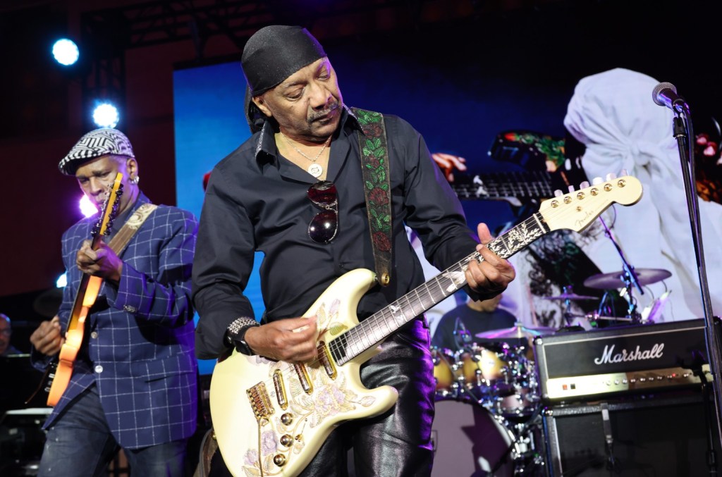 Ernie Isley receives Lifetime Achievement Award from Guitar Center Music Foundation