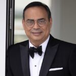 Gilberto Santa Rosa exudes class and elegance at Radio City Music Hall