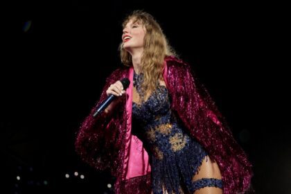 Taylor Swift Scores UK Top 10 With 'Tortured Poets'