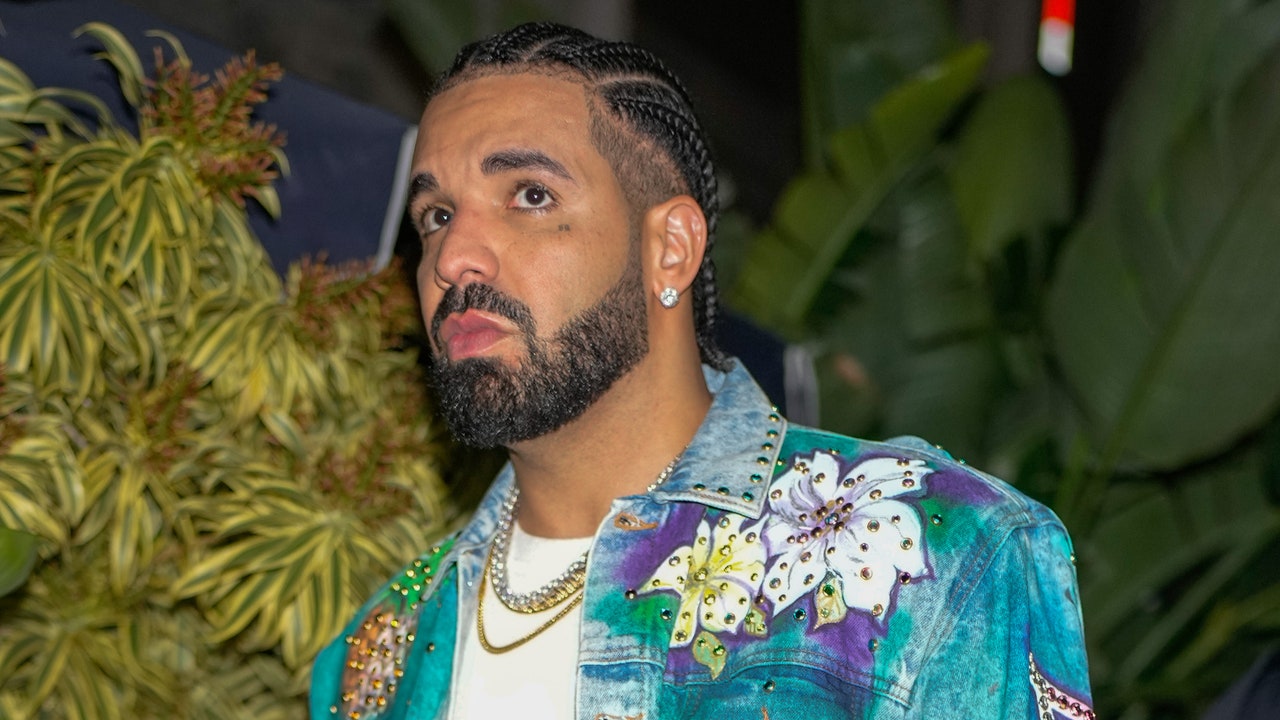 Drake Raps Over Metro Boomin's 'BBL Drizzy' Diss On New Sexy Red Song: Listen