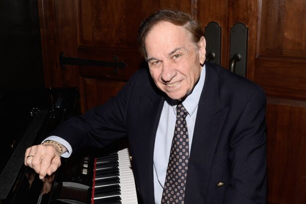 Richard Sherman, Oscar-winning 'Mary Poppins' songwriter, dies at 95