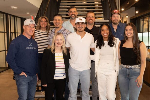 UMG Nashville Signs Tucker Wetmore in association with Back Blocks Music