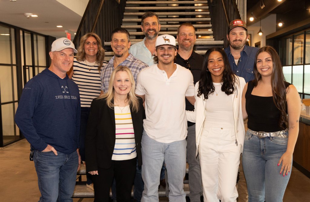 UMG Nashville Signs Tucker Wetmore in association with Back Blocks Music