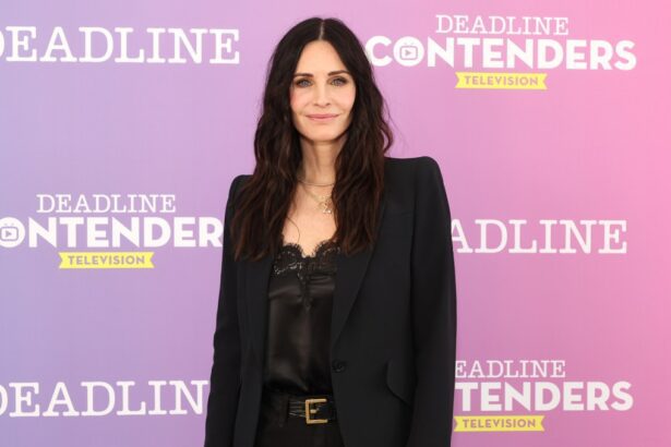 Courteney Cox Recreates 'Dancing in the Dark' Video for 1980s Mom Dance TikTok Trend