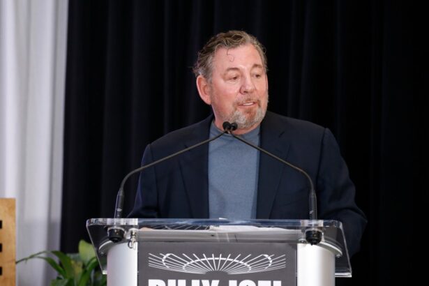 James Dolan signs 3-year contract to remain CEO of MSG Entertainment until June 2027