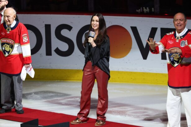 Watch Alanis Morissette Sing National Anthems at Game 7 of the Stanley Cup Final