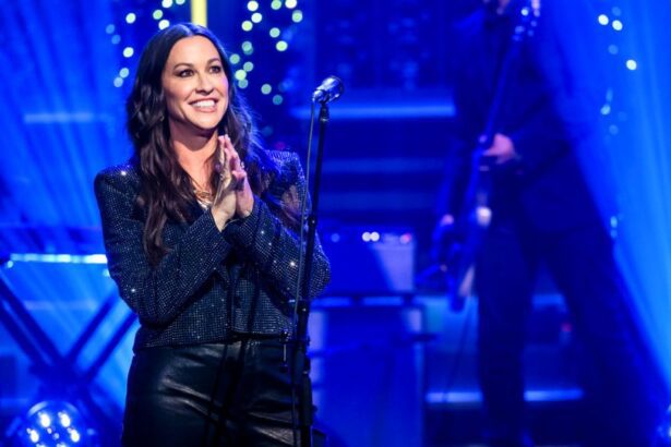 In Canada: Alanis Morissette to accept Icon Award at Billboard Canada Women in Music 2024