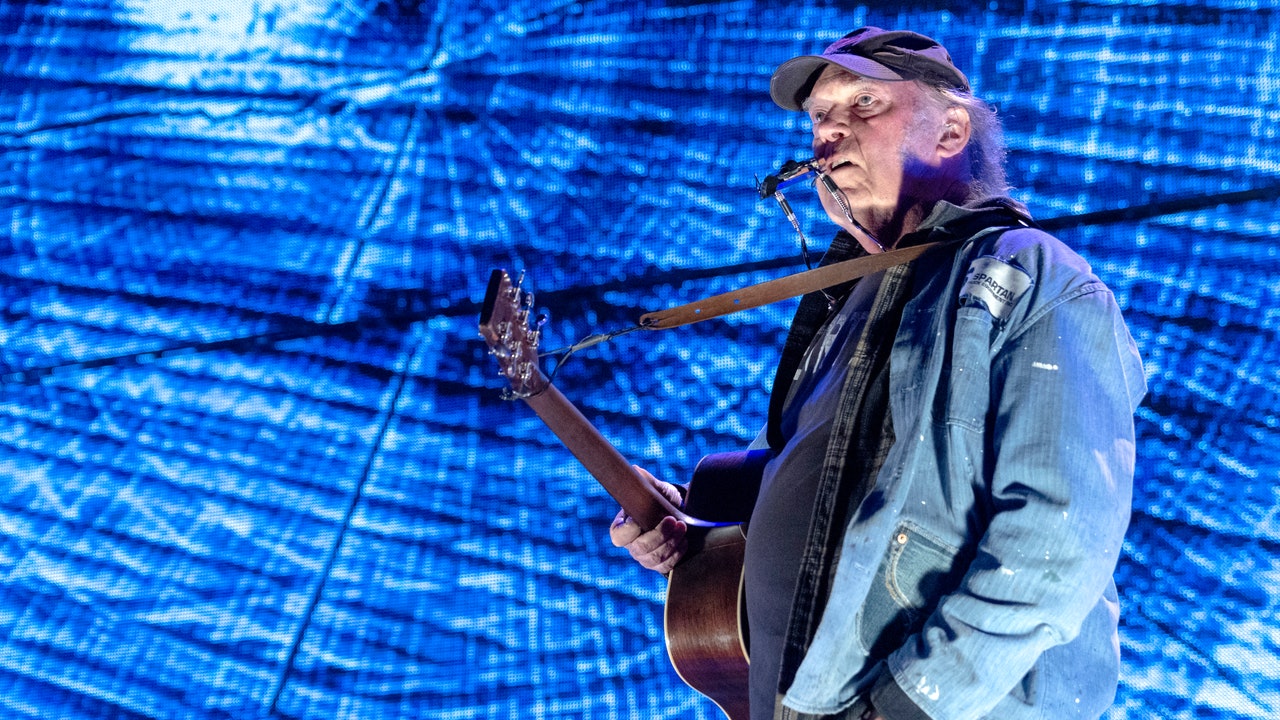 Neil Young, after canceling Crazy Horse tour dates, to perform at Farm Aid 2024