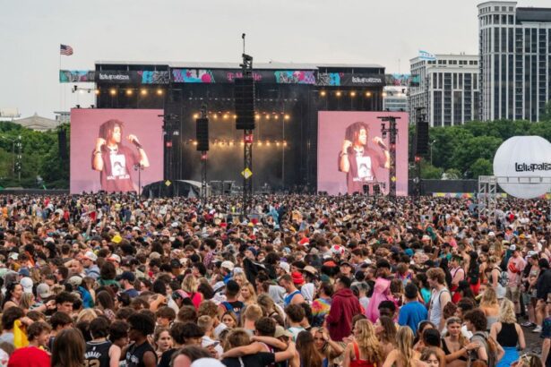 The Lollapalooza 2024 Main Stage will be fully powered by a hybrid battery system