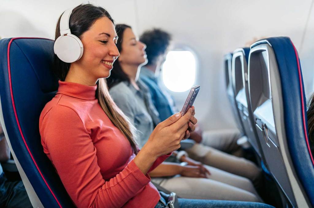 Amazon's Best-Selling Audio Transmitter Let's Use Your Bluetooth Headphones to Watch Movies on Airplanes and More