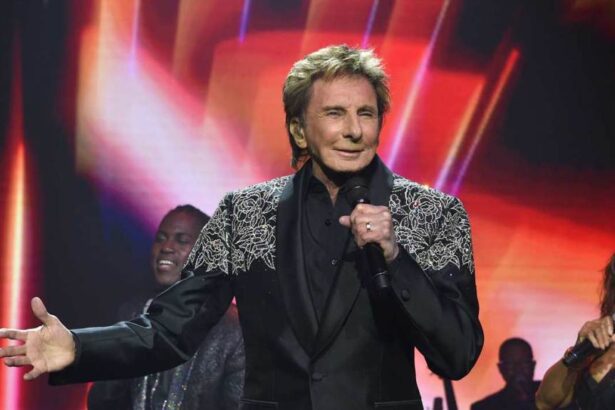 Barry Manilow Sues Hipgnosis For $1.5M In Bonus Dispute