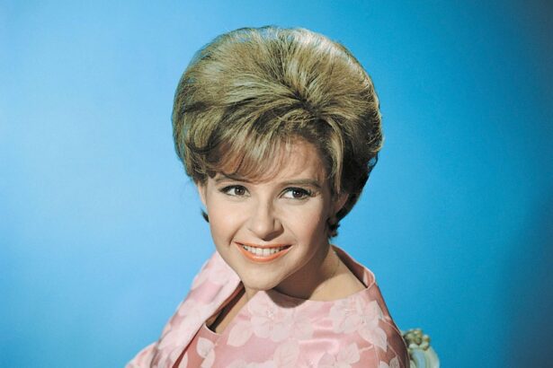 Brenda Lee's "Rockin' Around the Christmas Tree" re-released in Spanish using AI technology