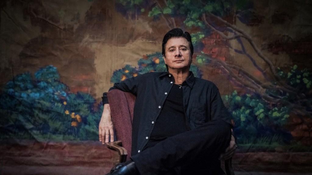 Signed: Steve Perry Rides With George Harrison's Dark Horse Records, Nicole Scherzinger Inks With CAA