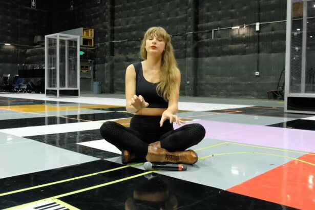 Taylor Swift's Eras Tour Rehearsal Bra Is a Reviewer's Favorite for Helping 'Relieve' Back Pain