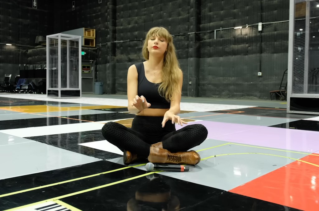 Taylor Swift's Eras Tour Rehearsal Bra Is a Reviewer's Favorite for Helping 'Relieve' Back Pain