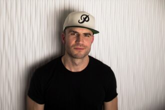 Chart Rewind: In 2014, Sam Hunt's "Leave the Night On" reached No. 1