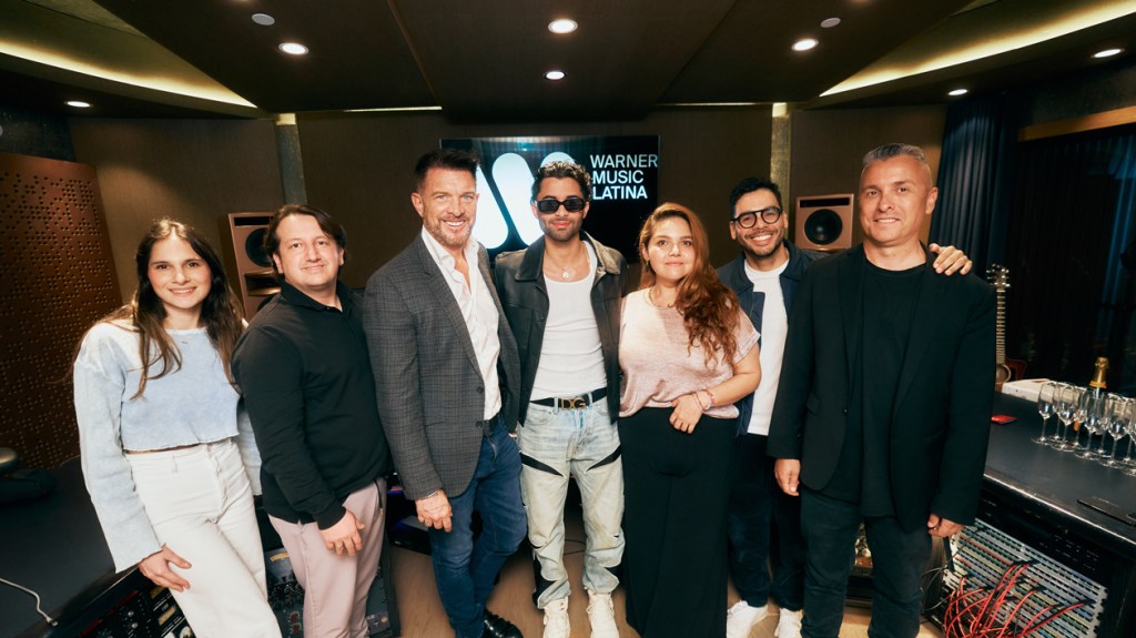 Erick Brian begins his solo career. Inks Deal with Warner Music Latina & Big Bad Wolf Management