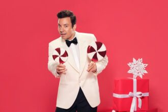 Jimmy Fallon Jingles Onto Billboard Charts With New Holiday Album 'Holiday Seasoning'