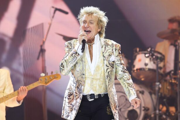 Rod Stewart admits Glastonbury performance will cost him 'a fortune'