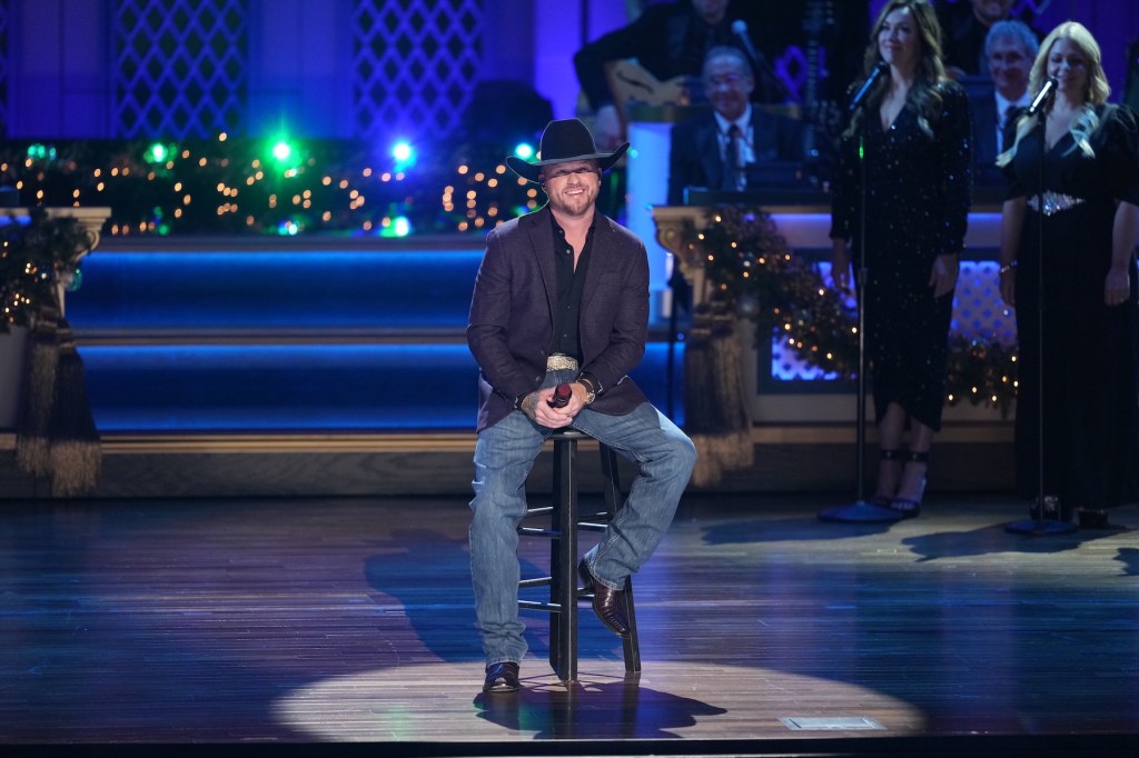 Did you miss "CMA Country Christmas?" Here's how you can stream the holiday special all season long