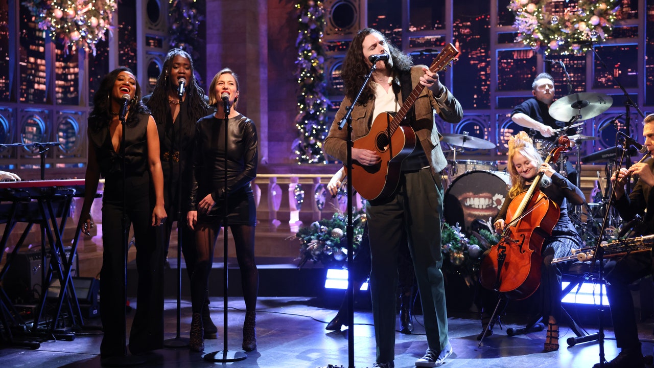 Hozier plays the Pogues' 'Fairytale of New York' on Saturday Night Live: Watch