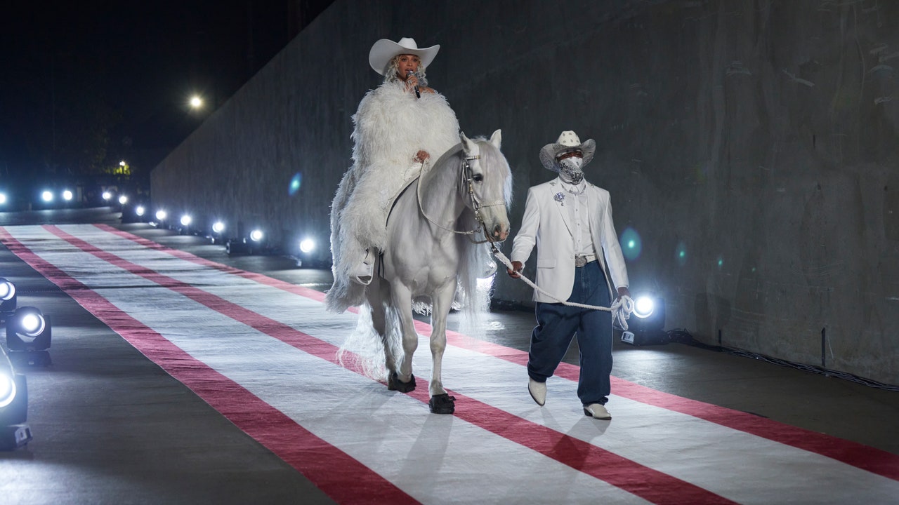 Watch Beyoncé NFL Christmas Halftime